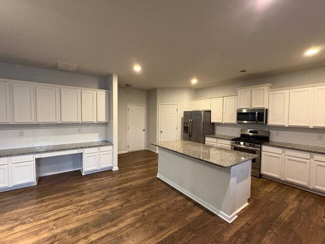 Building Photo - 407 Lakemont Dr