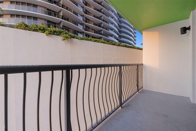Building Photo - 1756 N Bayshore Dr