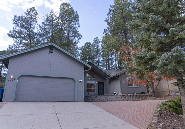 Building Photo - 3263 S Justin St