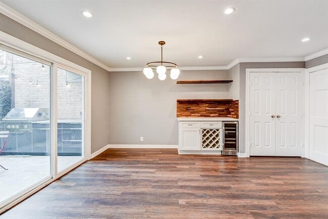 Building Photo - 6306 Riverview Way