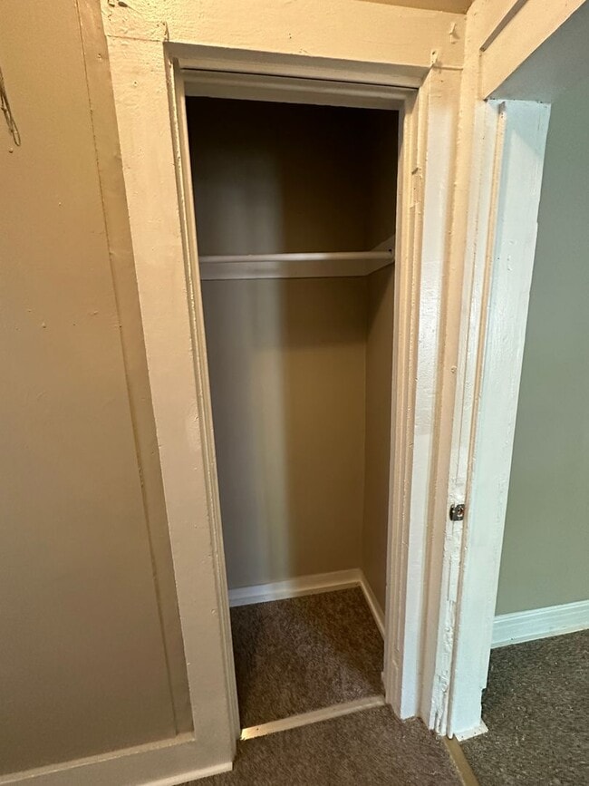 Building Photo - Spacious 5-Bedroom Home with 2 Full Baths, Freshly Rehabbed, Ready to rent