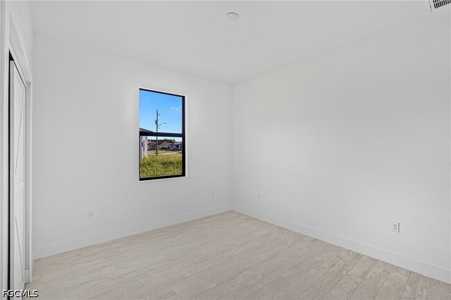 Building Photo - 2220 Kenneth Ave S