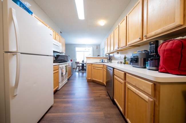Building Photo - 1747 Countryside Dr