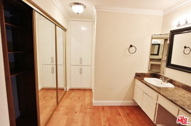 Building Photo - 7765 W 91st St