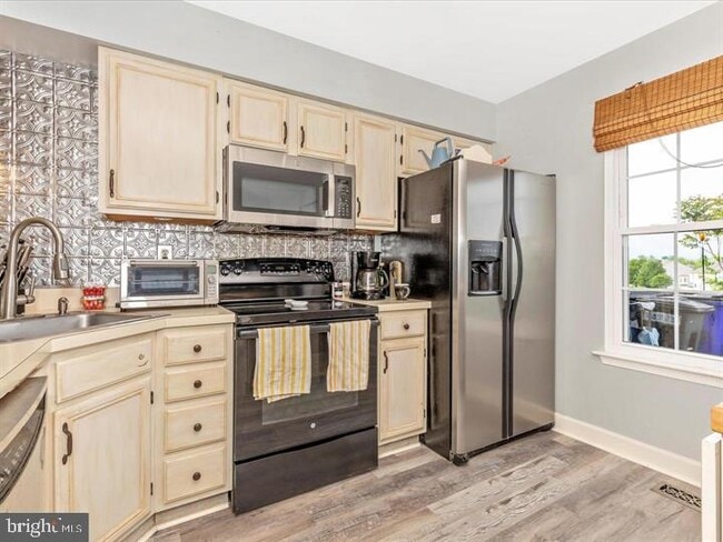 Building Photo - 6338 Towncrest Ct