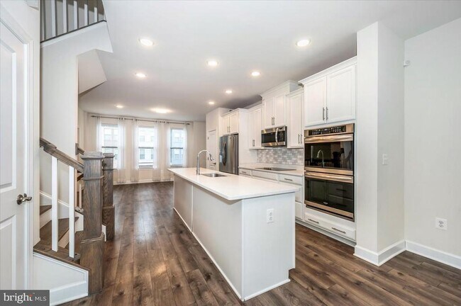 Building Photo - 45366 Daveno Square