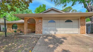 Building Photo - Large 3 Bedroom 2 Bath Home for Rent.