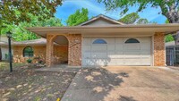 Building Photo - Large 3 Bedroom 2 Bath Home for Rent.