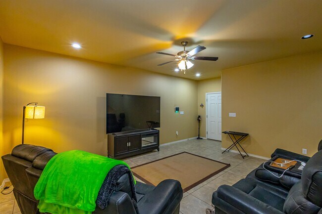Building Photo - 5720 Montevista Dr