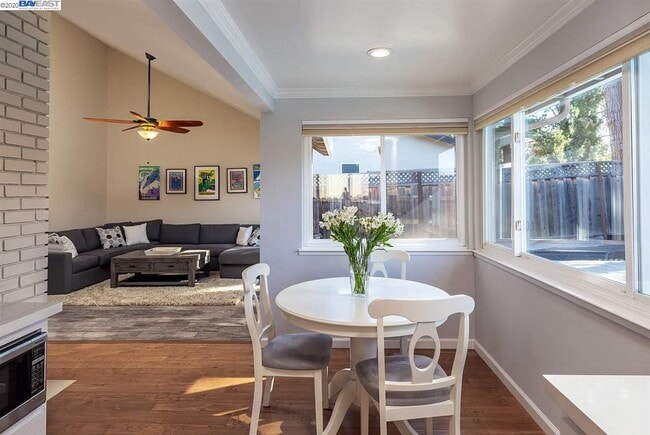 Building Photo - 833 Catalina Dr