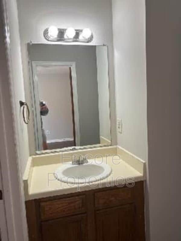 Building Photo - 6555 English Oaks Dr