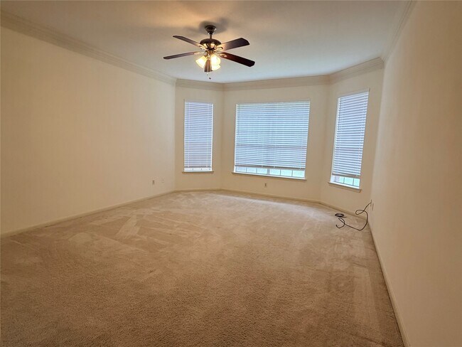 Building Photo - 3306 Vista Lake Dr