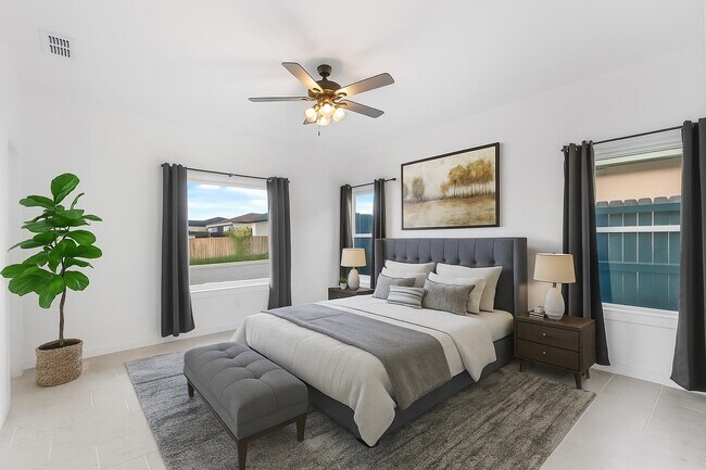 Building Photo - 905 Rotonda Ln