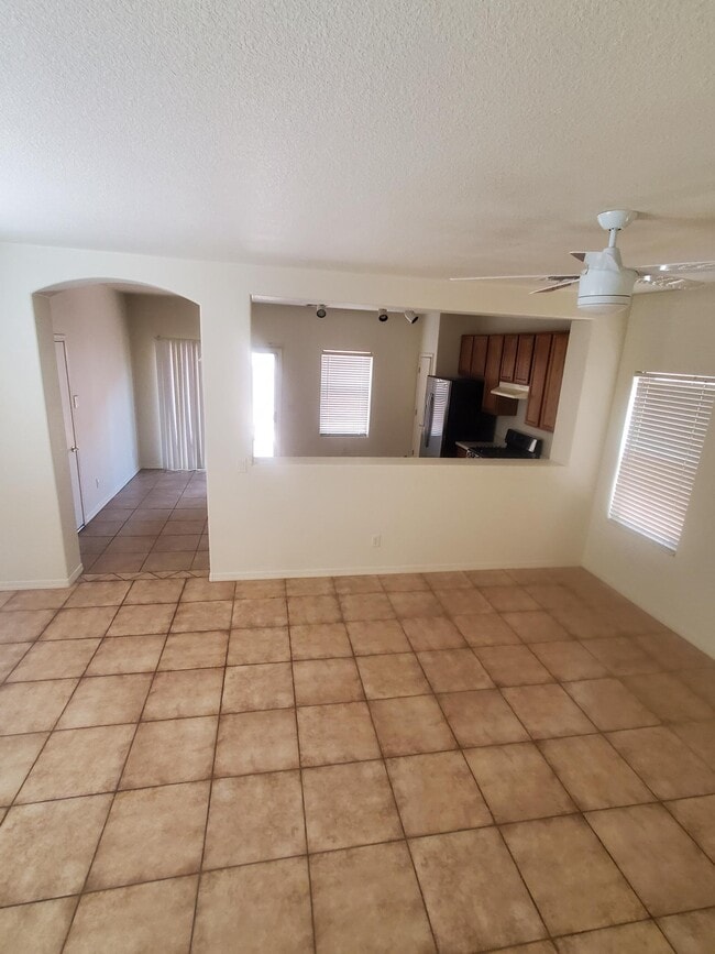 Building Photo - 4211 E Wading Pond Dr