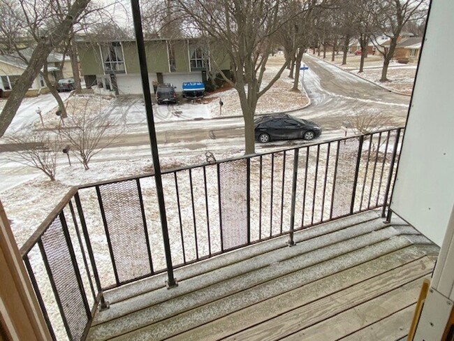 Building Photo - 10301-10303 W Fisher Parkway