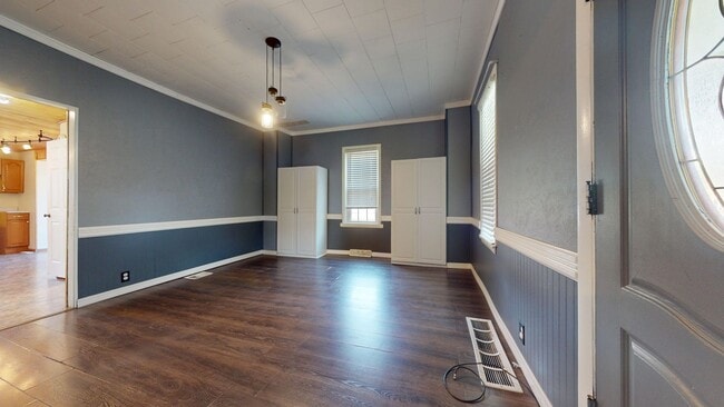 Building Photo - Large home in Galion Schools