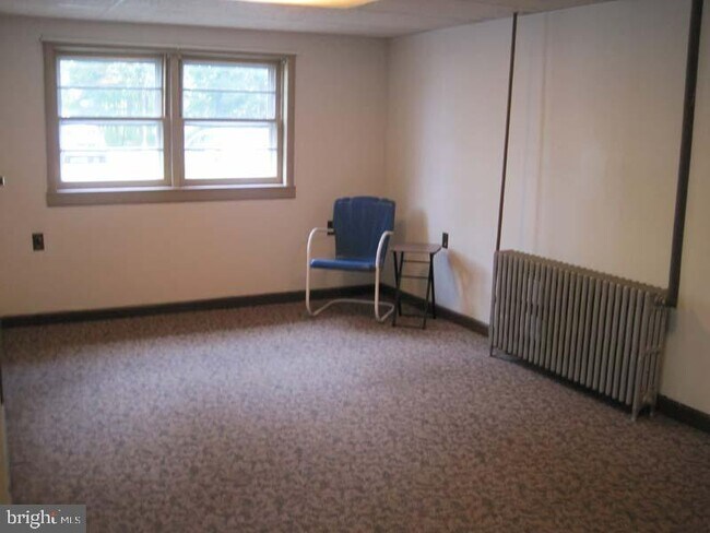 Building Photo - 2215 Bustard Rd