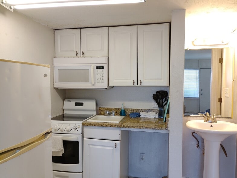 Building Photo - 2506 S Ocean Blvd