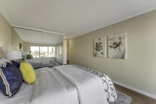 Building Photo - 565 Bellevue Ave