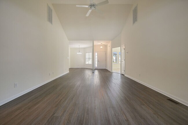 Building Photo - 15 Little Birch Dr