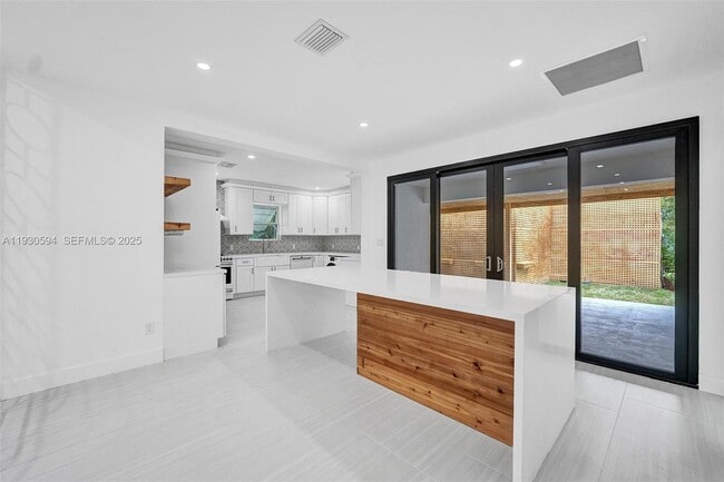 Building Photo - 1430 Michigan Ave