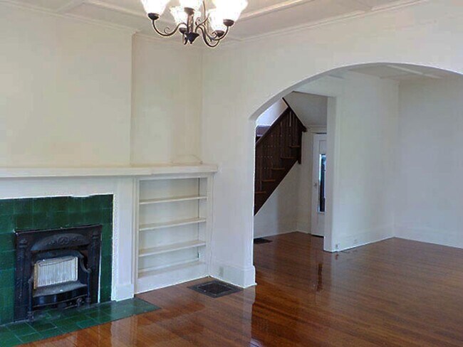 Building Photo - 515 Allen St