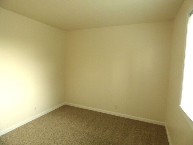 Building Photo - Rent Special: 1/2 Off April's Rent!! 3 bed 2 bath Home in North Salem