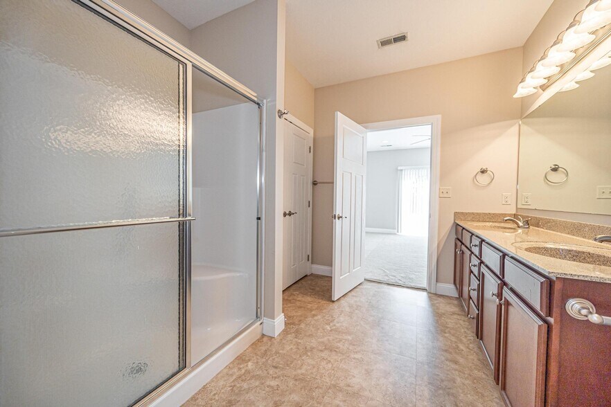 Building Photo - 4463 Downey St