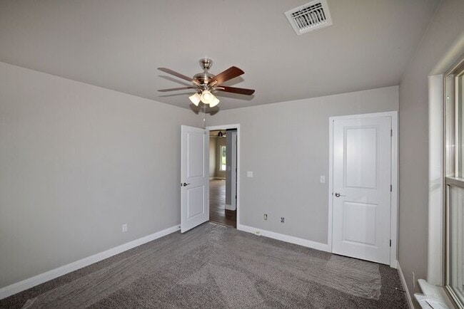 Building Photo - New Construction in City View!