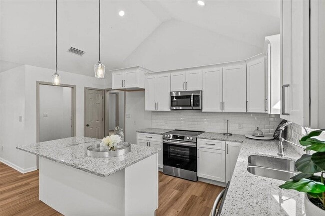 Building Photo - 359 Spruce Ln