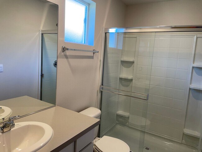 Building Photo - HALF OFF FIRST MONTHS RENT 3 Bed 2.5 Bath ...