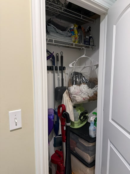 Building Photo - 1215 W Sunnyside Ave