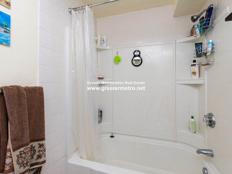 Building Photo - 41 Chelsea St