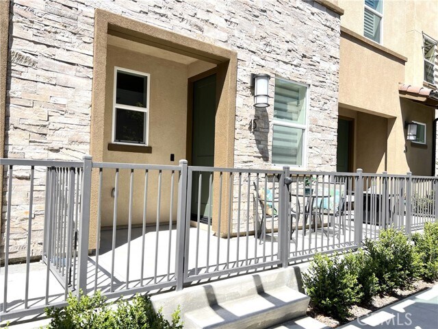 Building Photo - 45 Sanctuary Ln