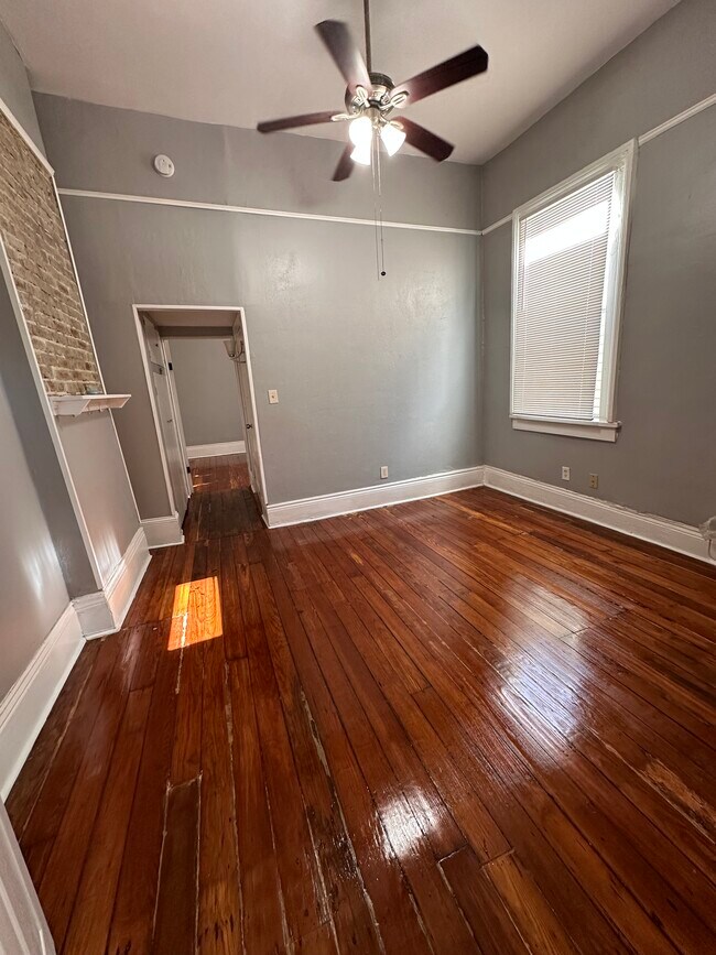 Building Photo - 2223 N Prieur St