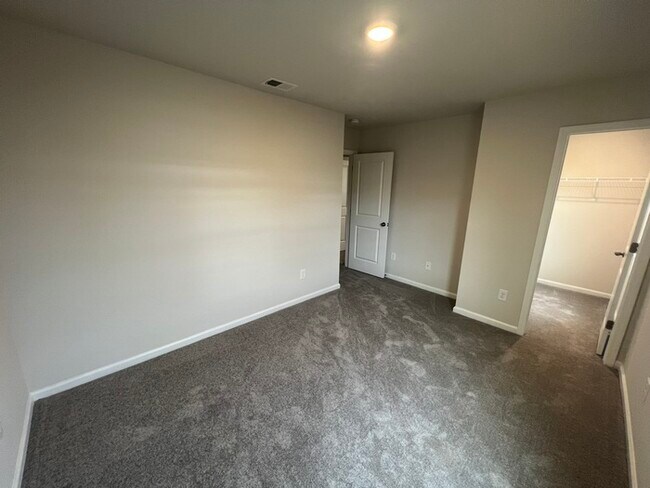 Building Photo - 1008 Minocqua Rd