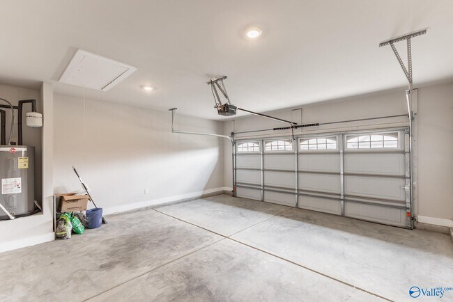 Building Photo - 14741 Greenleaf Dr