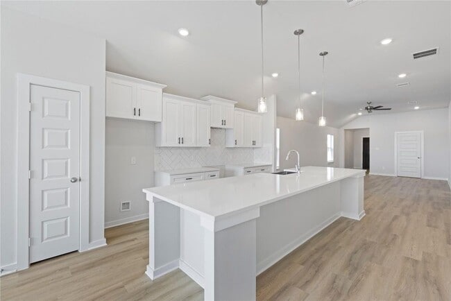 Building Photo - 1122 Elsinore Dr