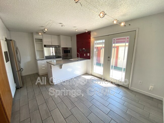 Building Photo - 218 W Rockrimmon Blvd