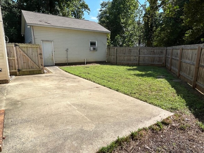Building Photo - Updated 3 Bed + Loft with Large Garage in ...