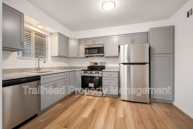 Building Photo - 8300 Robinson St