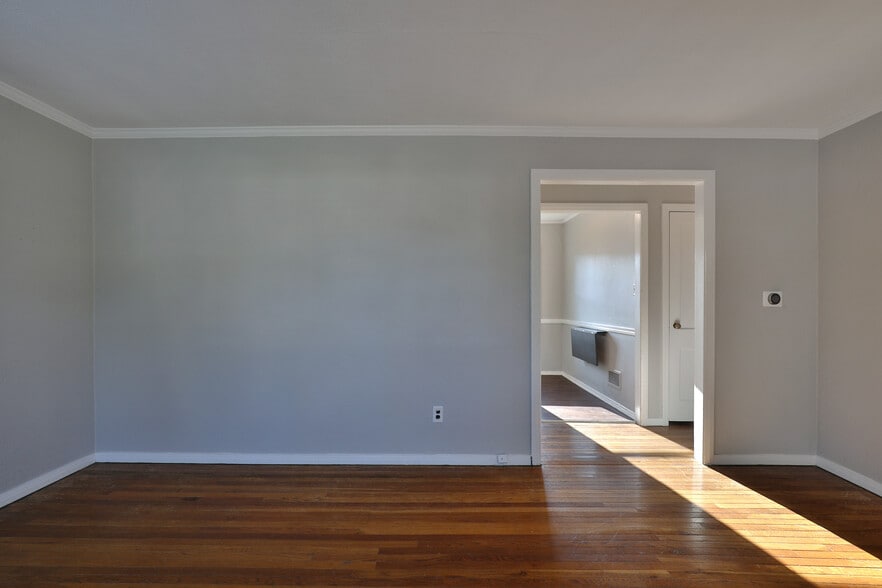 Building Photo - 5586 Emerson Ave