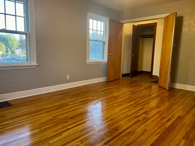 Building Photo - 515 E William St