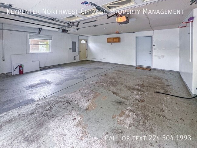 Building Photo - 1028 Tiverton Ct