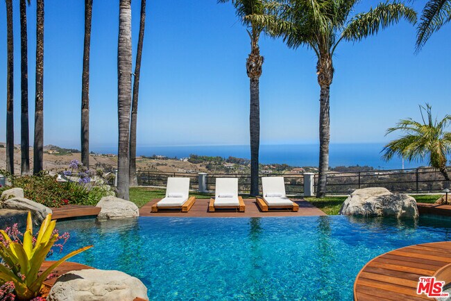 Building Photo - 5868 Zumirez Dr