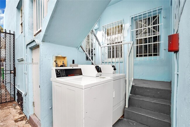 Building Photo - 748 Euclid Ave