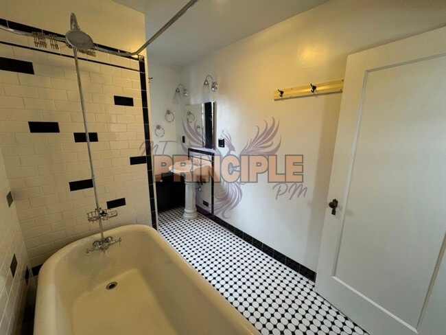 Building Photo - Charming Three-Bedroom Home with Garage and Yard