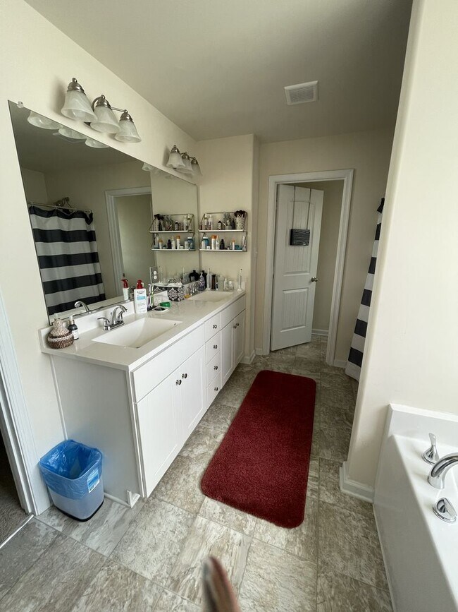 Building Photo - 2913 Seven Kings Ct