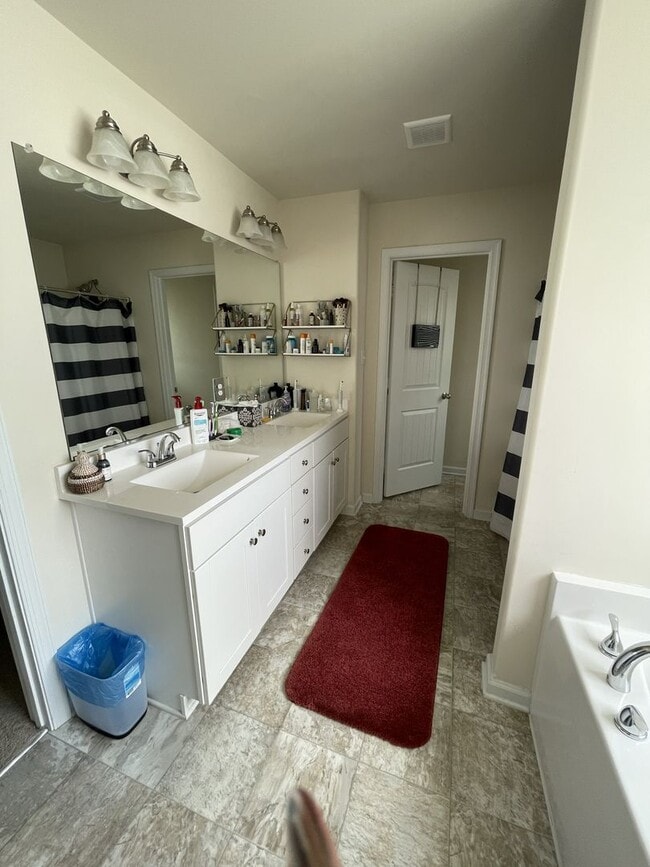 Building Photo - Large transitional with lots of room for entertainment on quiet cul-de-sac in Castleton Subdivision.