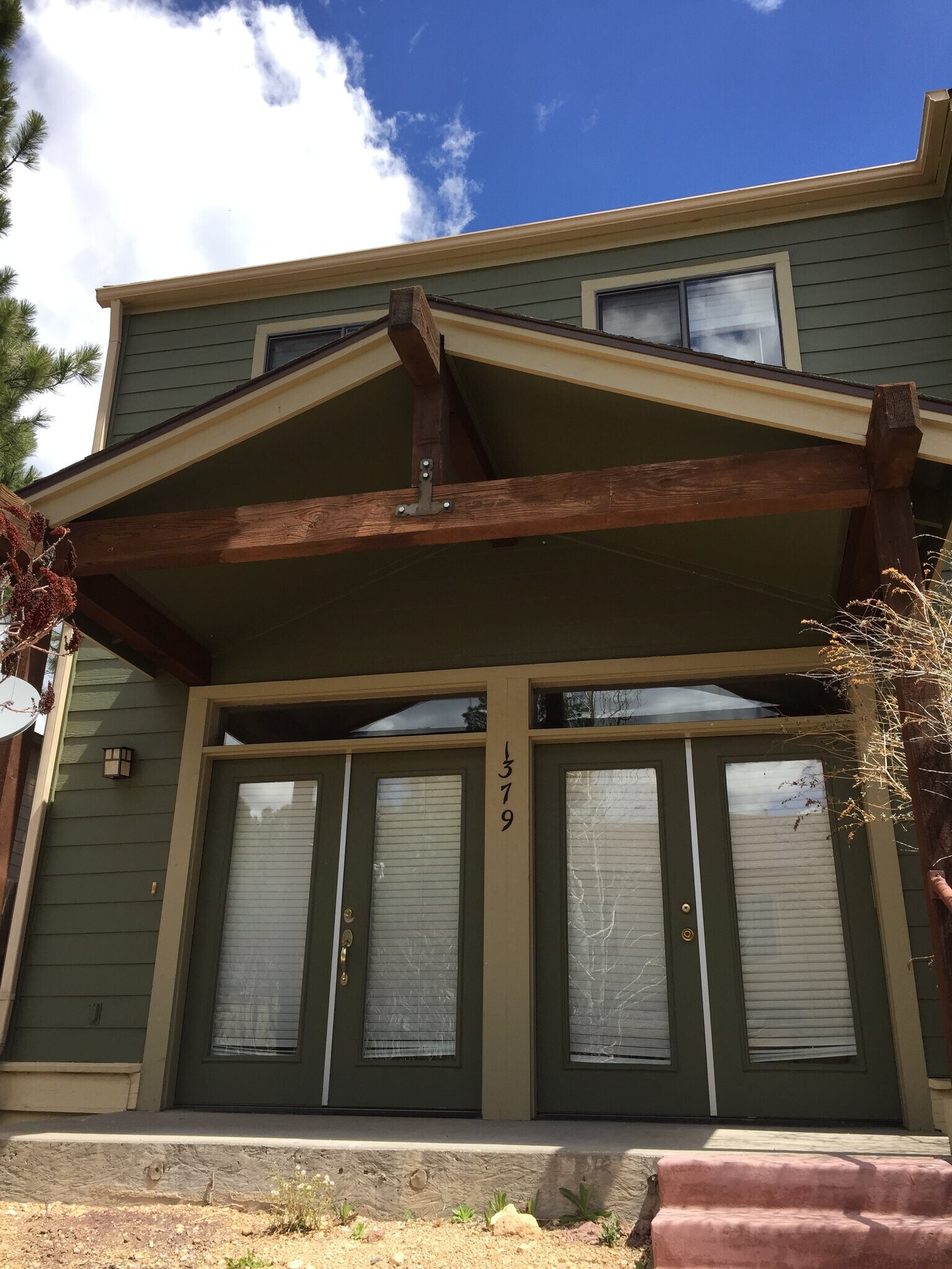 Building Photo - 1379 E Scarlet Dr